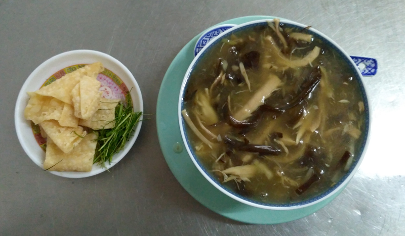 Snake soup is served with lemongrass and fried wonton skin. (Photo: M. Paramita Lin)